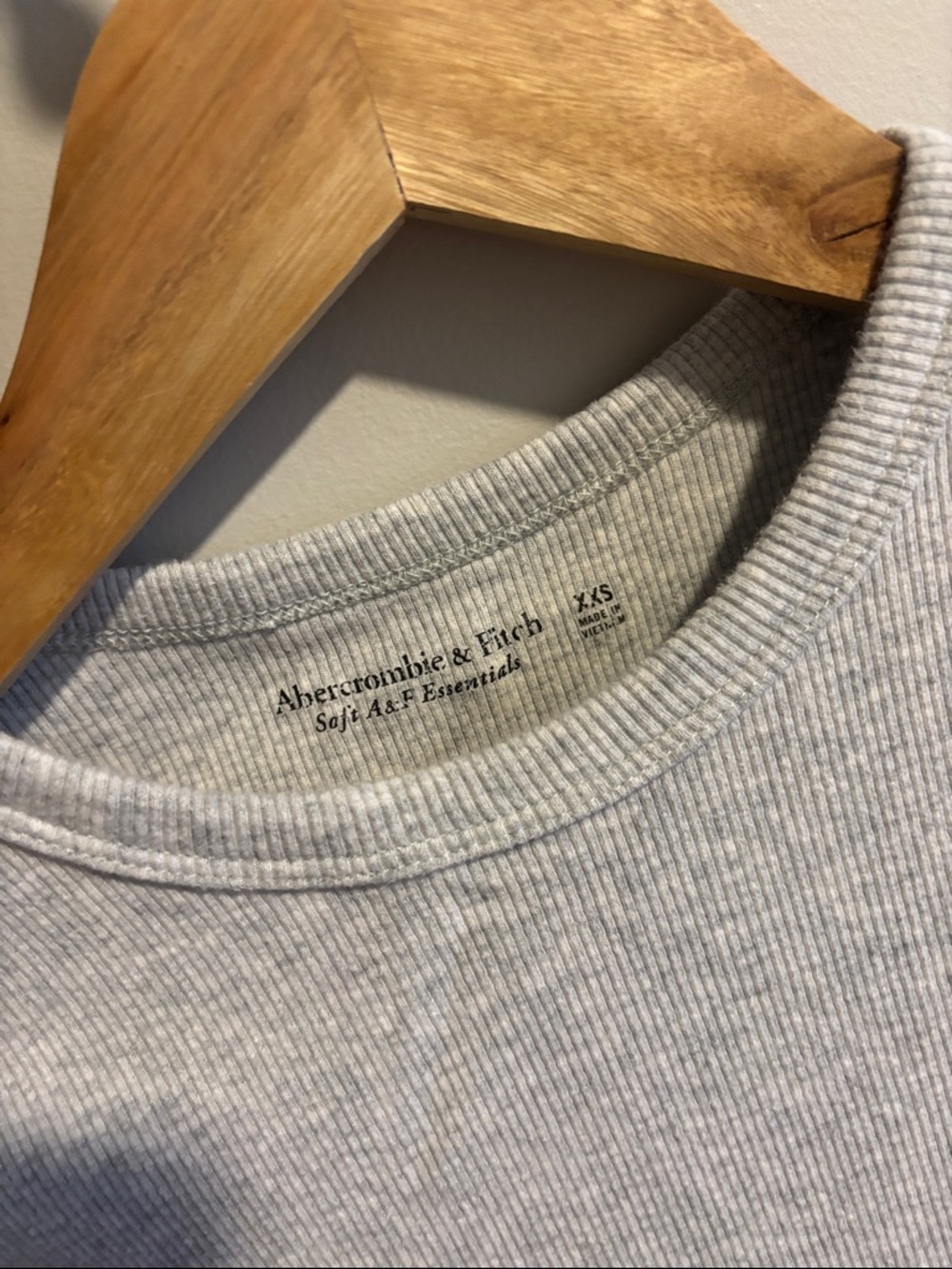 A&F Ribbed Tee size XXS - Picture 2 of 3